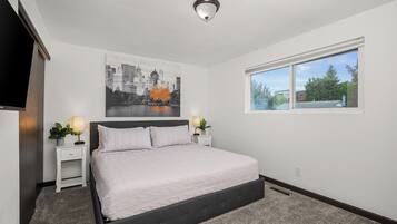 4 bedrooms, desk, free WiFi, bed sheets