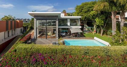 Pool, sun and sea view - Villa das Quebradas