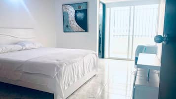 3 bedrooms, pillow-top beds, bed sheets