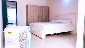 3 chambres, surmatelas, draps fournis