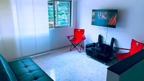 42-inch LCD TV with cable channels, TV - Casa CAPRI (Cali)