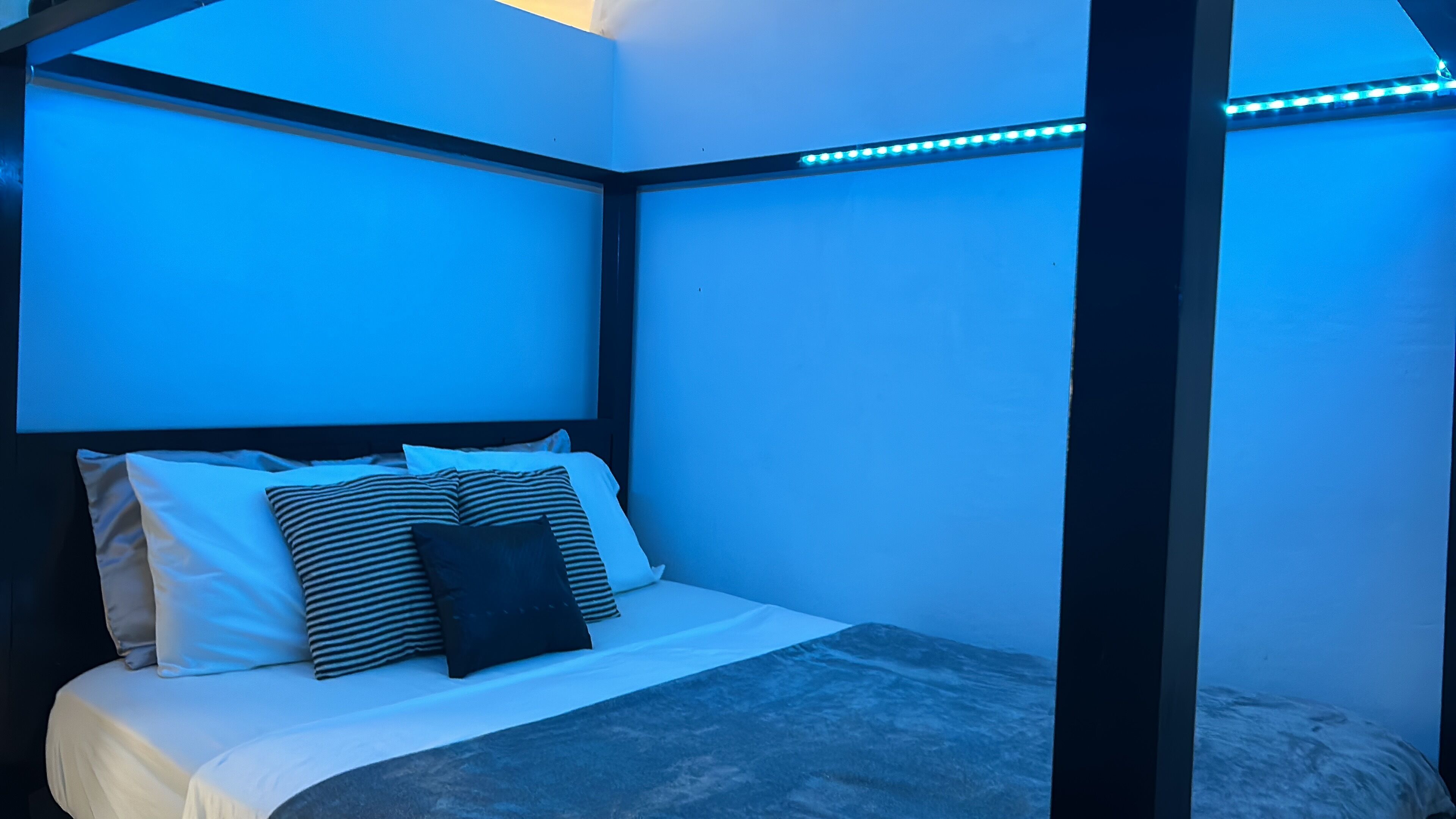 1 室のベッドルーム、WiFi