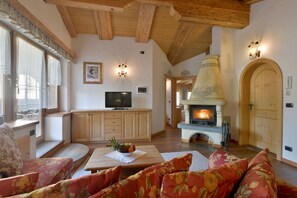 Fernseher, Kamin