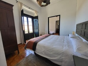8 habitaciones, escritorio, tabla de planchar con plancha y wifi gratis 