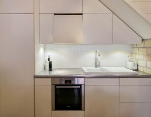 ثلاجة، ميكروويف، فرن، غسالة أطباق