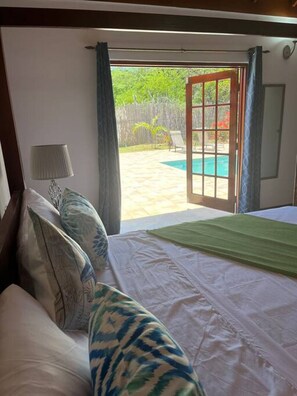 4 bedrooms, desk, iron/ironing board, WiFi