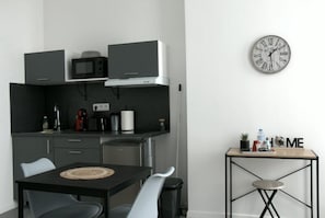 Deluxe Studio, 1 Double Bed, Refrigerator & Microwave