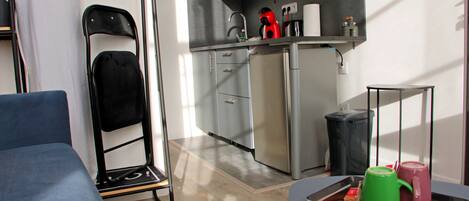 Studio Confort, 1 chambre, non-fumeurs, réfrigérateur et four à micro-ondes | Ameublement personnalisé, espace de travail pour ordinateur portable