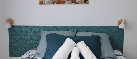 Individually furnished, laptop workspace, iron/ironing board, free WiFi