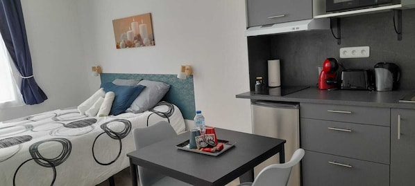 Design Studio, 1 Bedroom, Refrigerator & Microwave