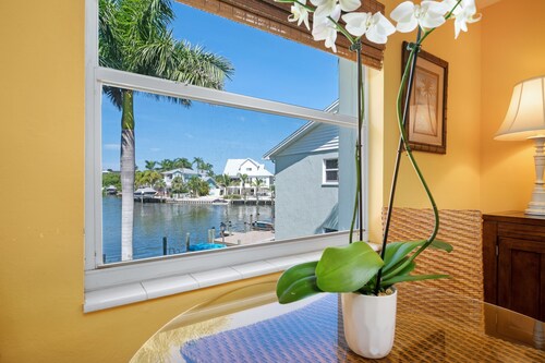 Endless Summer-  On Pine Ave, steps to beach & pier w/ water view & dock