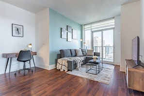 Signature Suite | Living area - RS Boutique Suites - City Centre (Mississauga)