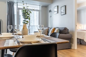 Presidential Suite | In-room dining - RS Boutique Suites - City Centre (Mississauga)
