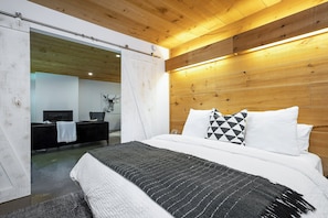 2 chambres, coffres-forts dans les chambres, bureau, lit parapluie