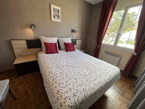 3 chambres, lit parapluie