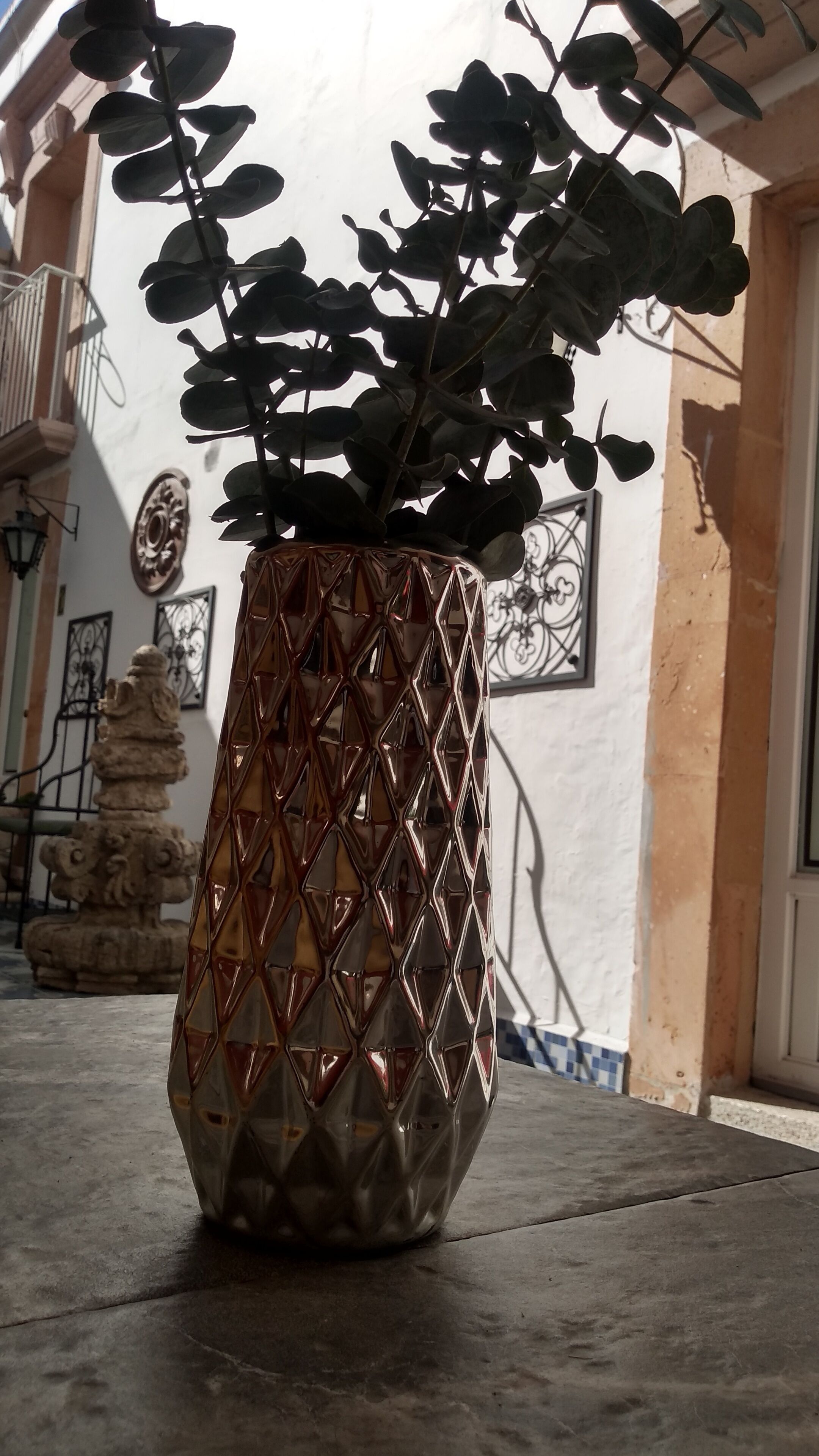 Televisión de pantalla plana de 32 pulgadas con canales por cable 