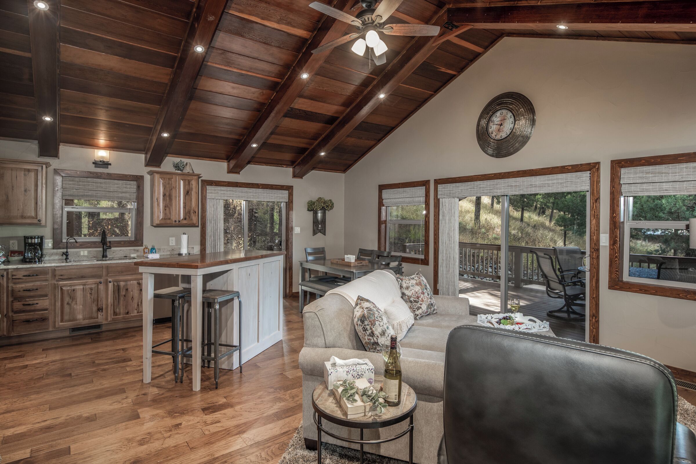 Studio (2 Bedrooms) | Property amenity