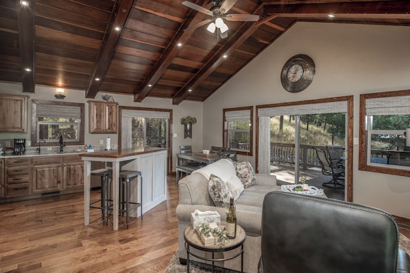 Studio (2 Bedrooms) | Property amenity