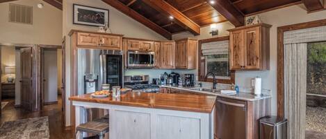 Studio (2 Bedrooms) | Property amenity