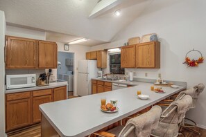 Studio (3 Bedrooms) | Property amenity