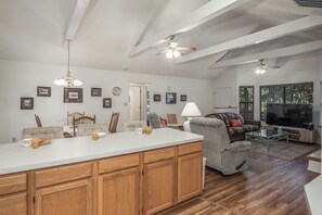 Studio (3 Bedrooms) | Property amenity - Season 4 Art by Ruidoso Vacation Rentals (Ruidoso)
