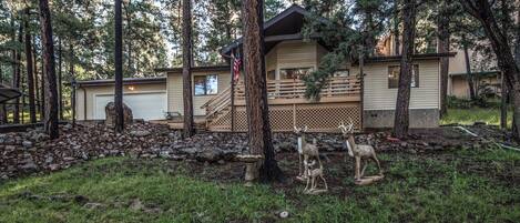 Studio (3 Bedrooms) | Front of property