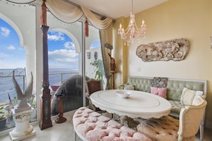 Appart'hôtel, plusieurs lits, balcon, vue plage (Diamond Beach 7PH-3 - Italian Villa) | Salle de bain | Serviettes fournies