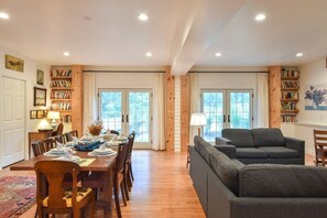 Interior - Short Walk to Long Pond Swimming Beach! (Wellfleet)