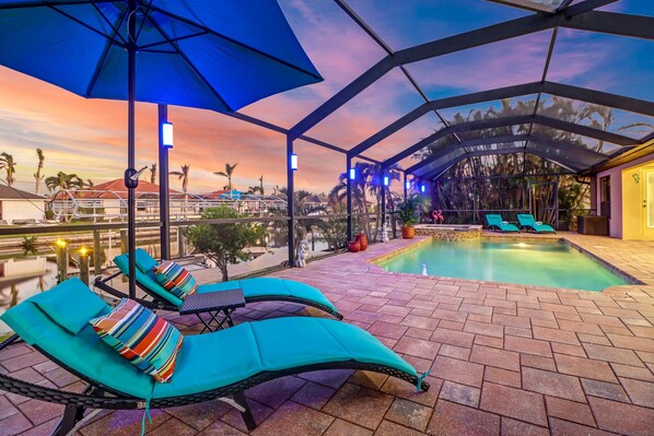 Piscine chauffée, parasols de plage