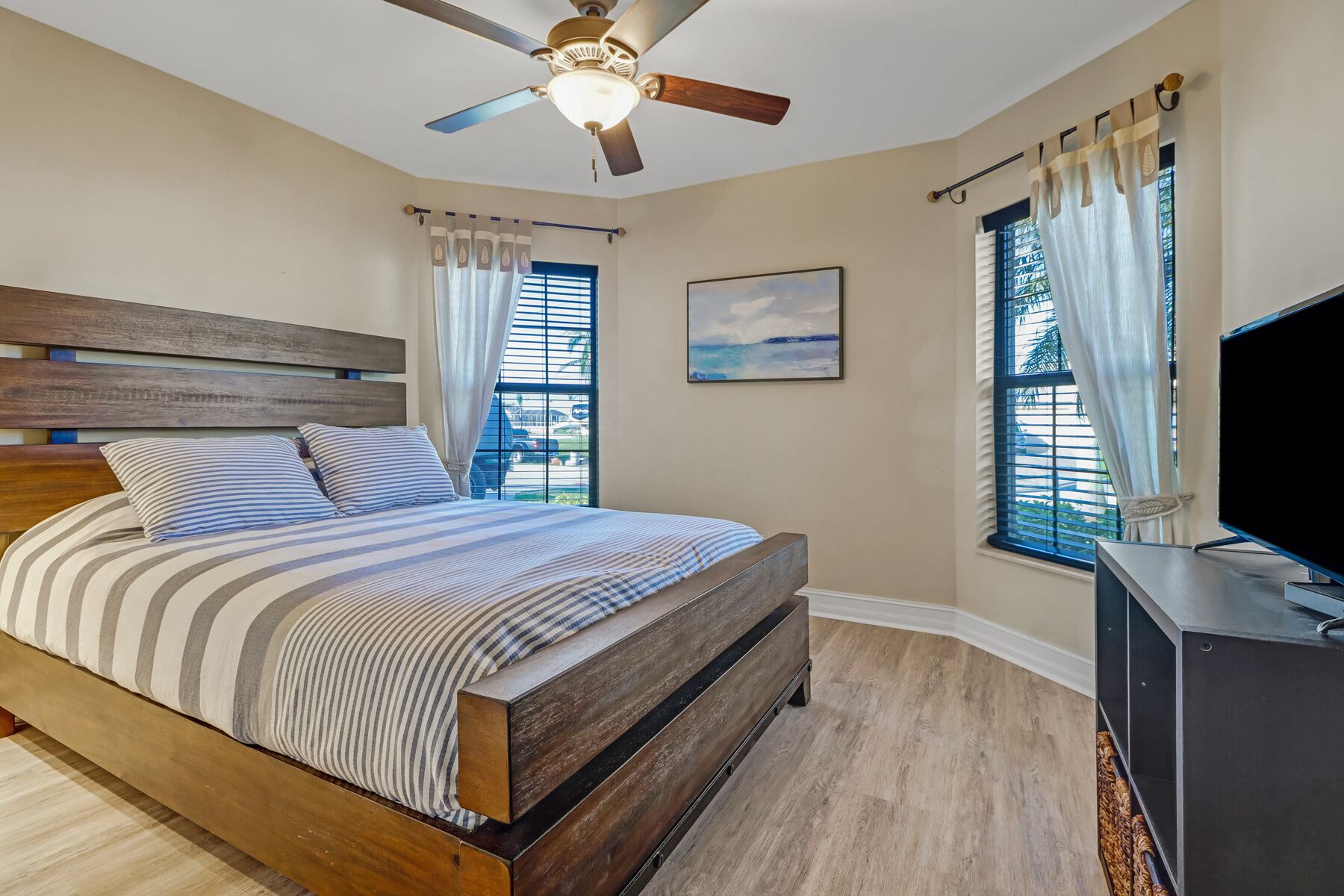 4 chambres, fer et planche à repasser, lit parapluie, Wi-Fi