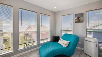 House (3 Bedrooms) | Property amenity