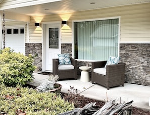 Terrace/patio - Modern, cozy home in private beach community Admirals Cove (Coupeville)