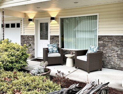 Modern, cozy home in private beach community Admirals Cove