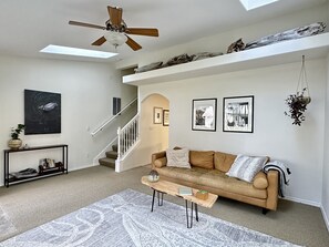 Smart TV, fireplace, video games, table tennis