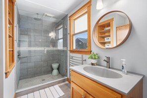 Combined shower/tub