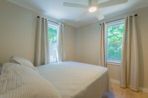 2 bedrooms, iron/ironing board, WiFi