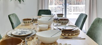 Stunning Poconos Villa - Hot Tub, Pool, Game Room, Firepit, BBQ & more.