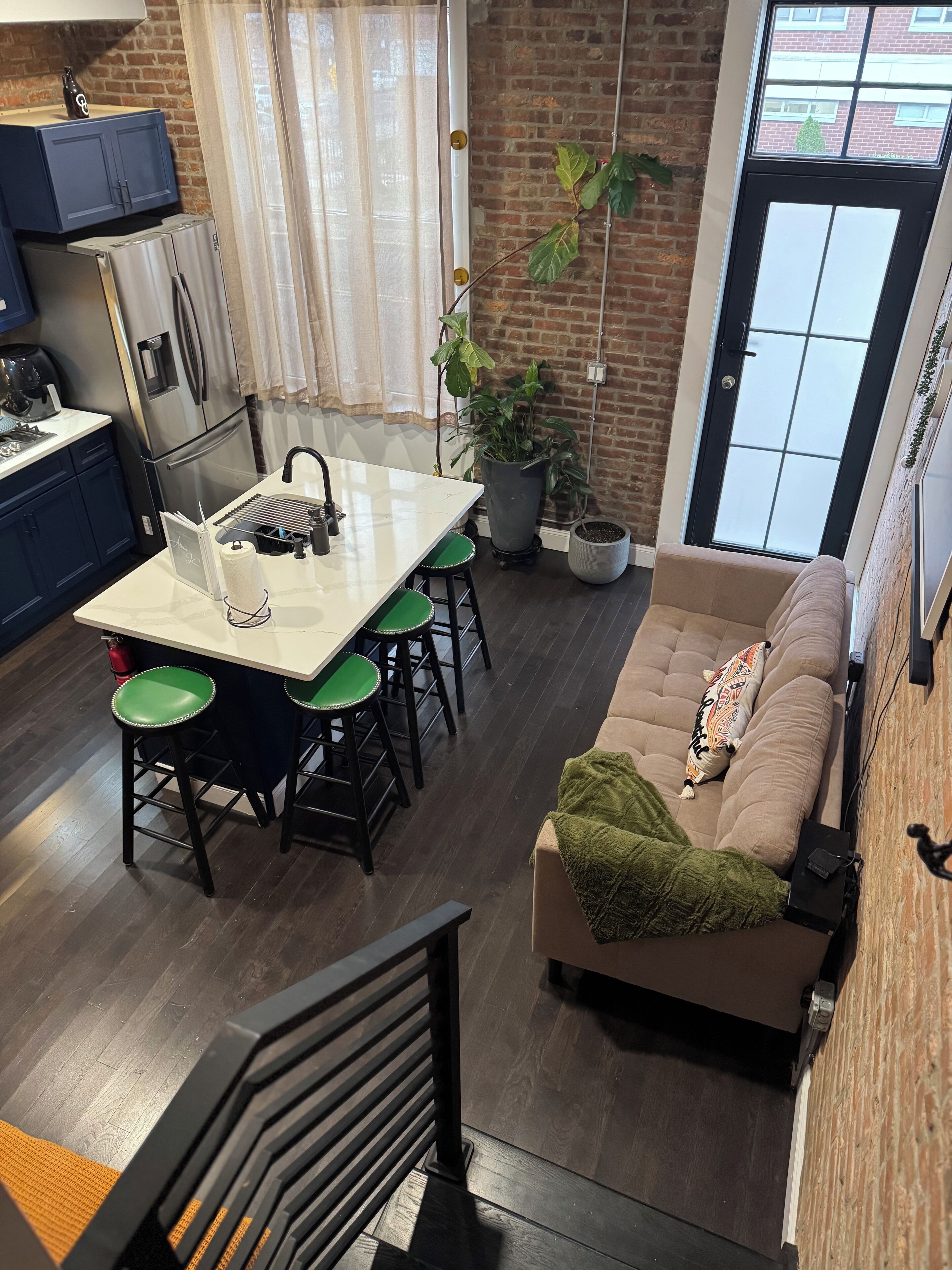 Smart TV, Netflix, Hulu, streaming services