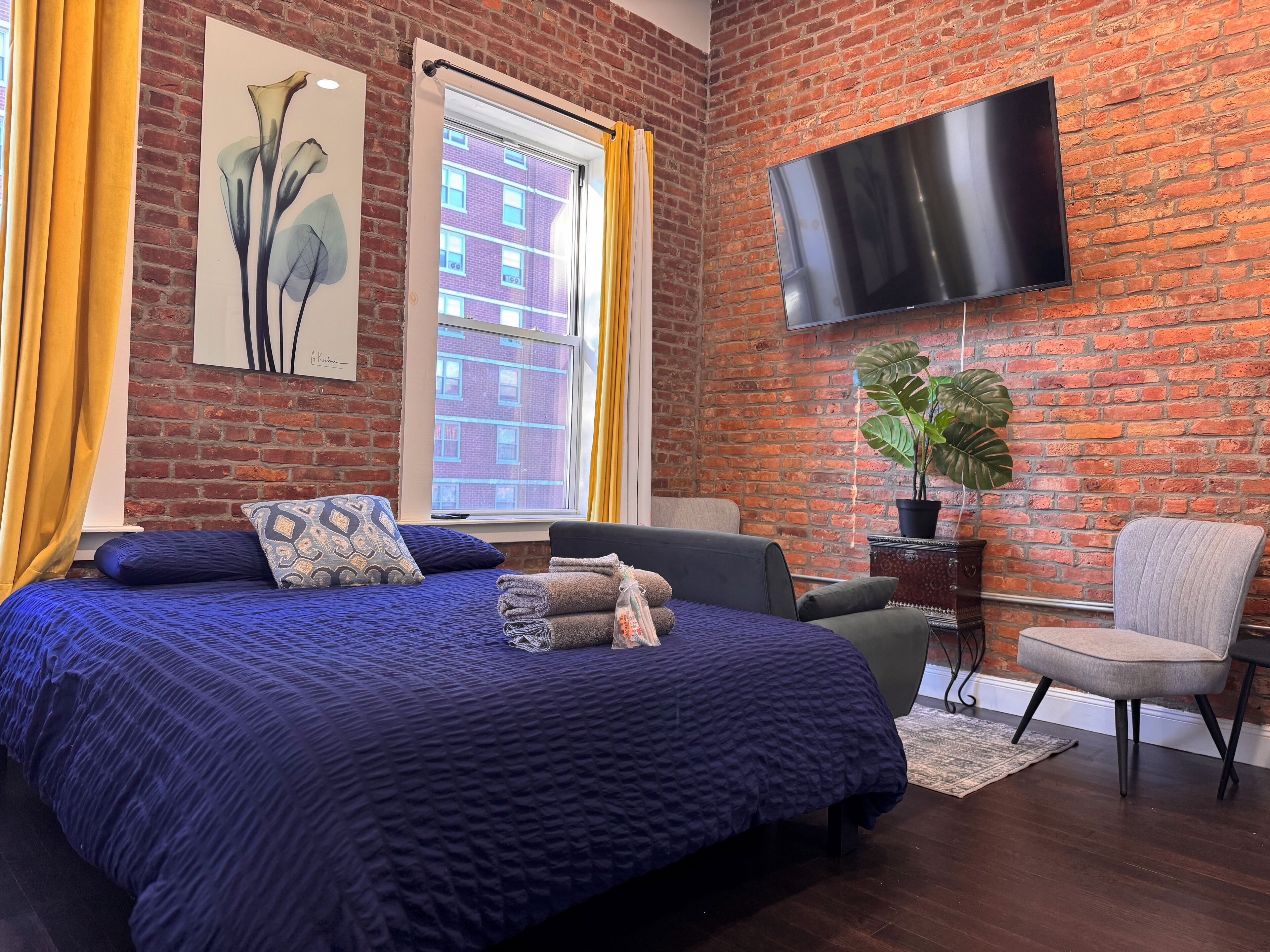 3 habitaciones, escritorio, tabla de planchar con plancha y wifi gratis 