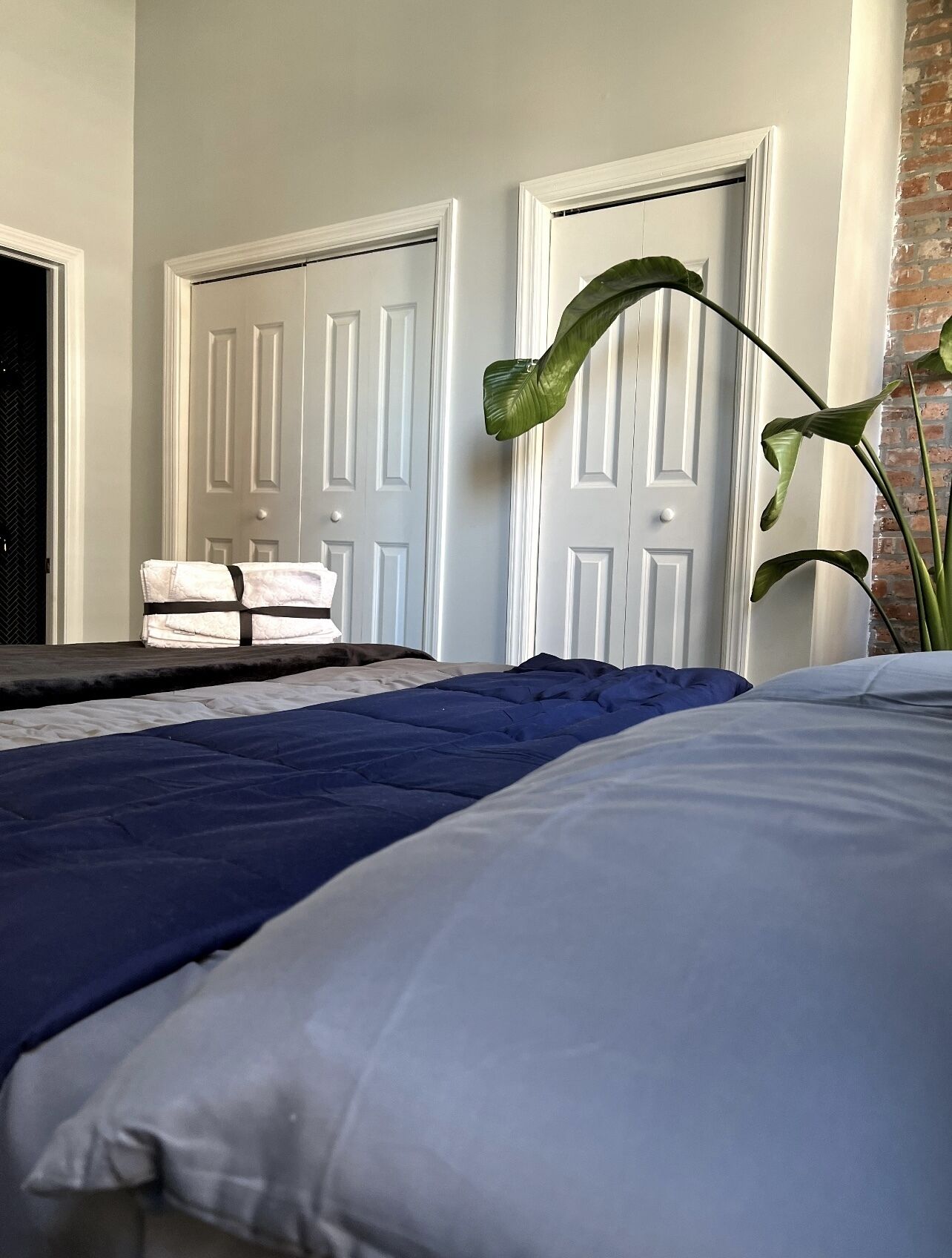 3 habitaciones, escritorio, tabla de planchar con plancha y wifi gratis 