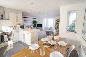 Interior - Pilot House -Parking-Garden-Central Cowes-Sleeps 8 (Isle of Wight)