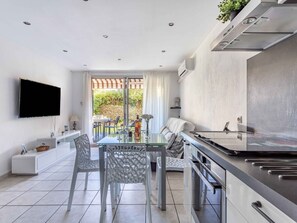 Microwave, oven