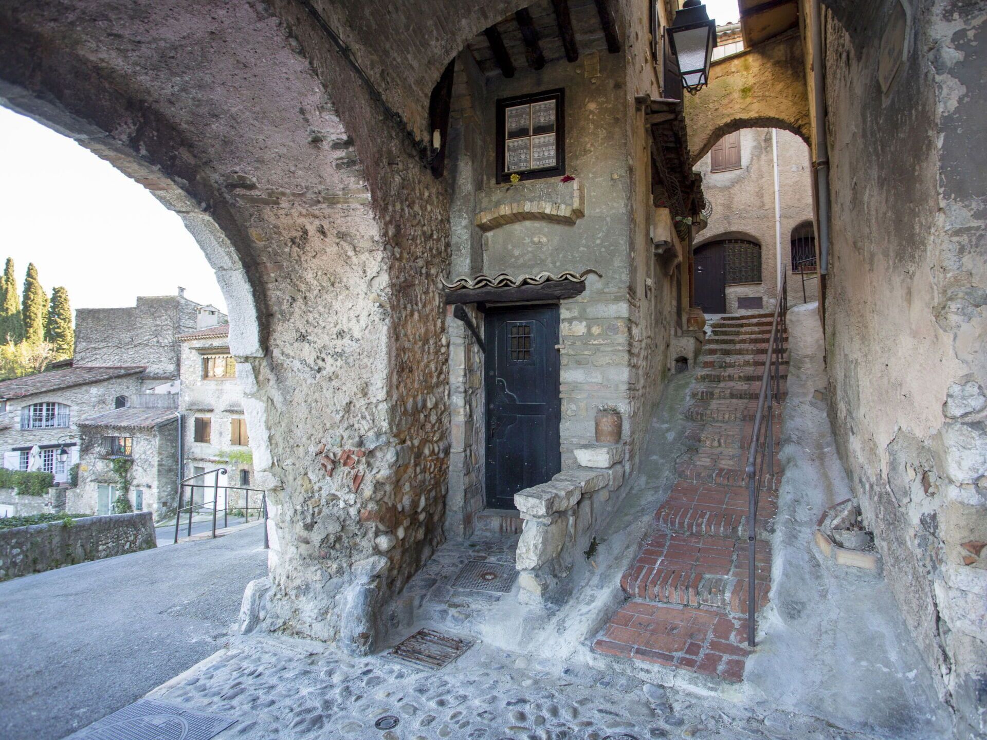 المنشأة من الخارج