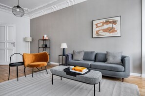 Télévision, chaîne hi-fi