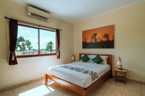 华丽双人房 | 迷你吧、客房内保险箱、办公桌、笔记本电脑工作区