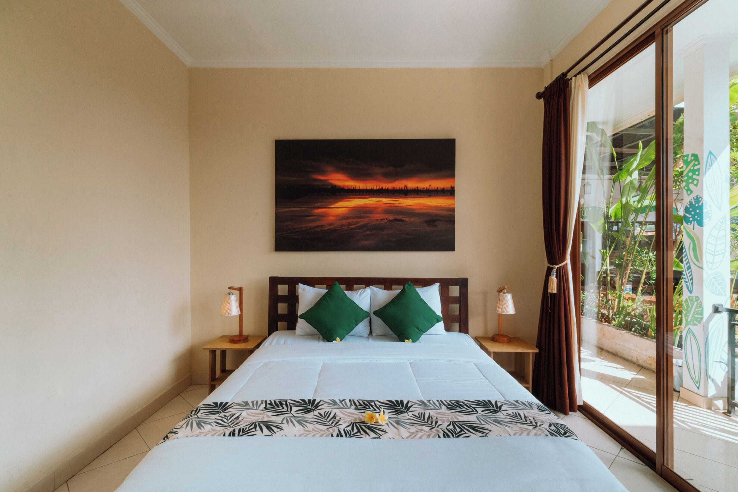 Kamar Double Deluks | Minibar, brankas, meja kerja, dan ruang kerja ramah laptop