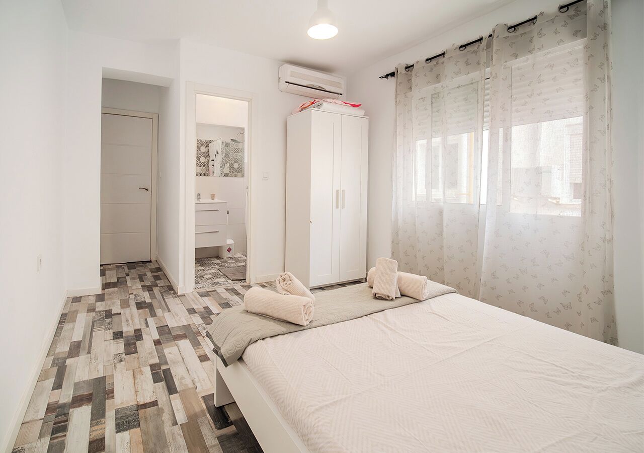 3 slaapkamers, een bureau, een strijkplank/strijkijzer, wifi