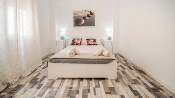 3 slaapkamers, een bureau, een strijkplank/strijkijzer, wifi