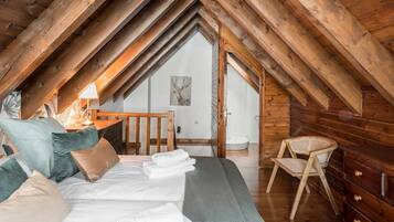 3 bedrooms, travel cot, bed sheets