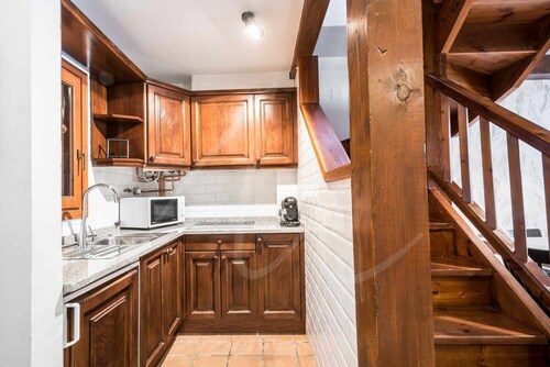 Tanau 1700 by SeaMount Rentals